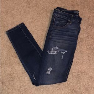 AMERICAN EAGLE RIPPED JEANS